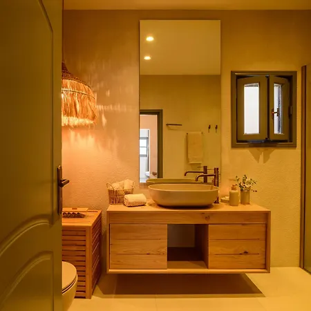 Themis Goddess Cave Apartamento Santorini Island