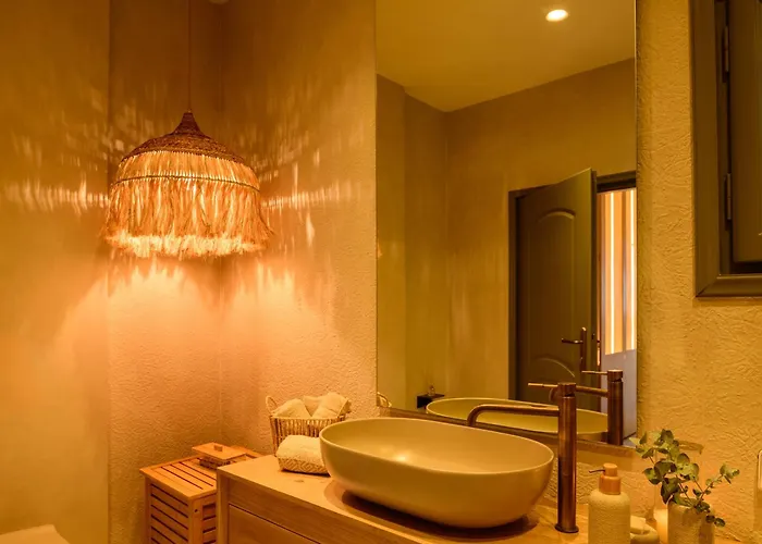 Themis Goddess Cave Apartment